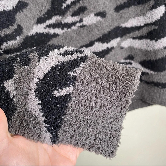 Barefoot Dreams Black Camo CozyChic Seaside Crewneck Pullover Sweater Size Small - Picture 5 of 9